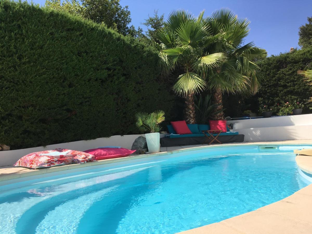 Bed,Kitchen And Swimming Pool Villa Esterel Saint-Raphaël Exteriér fotografie