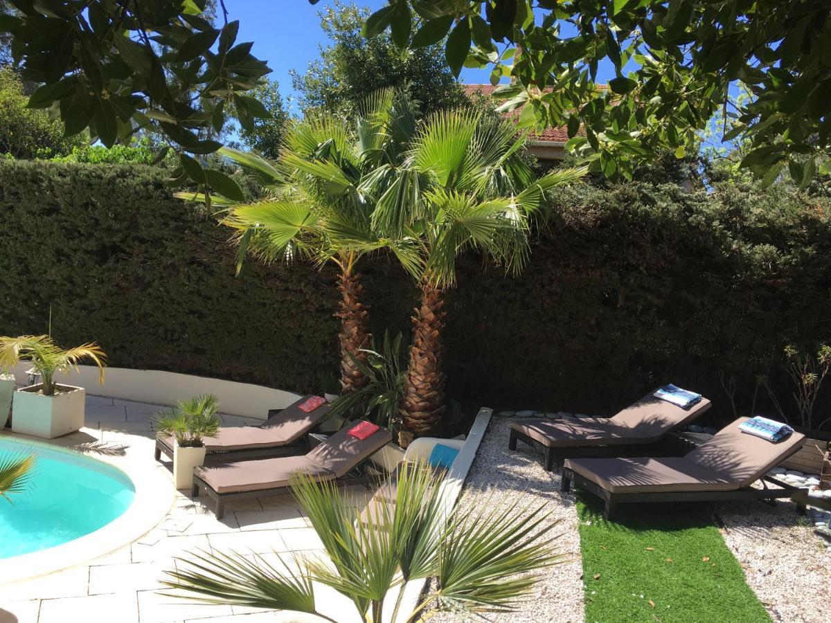 Bed,Kitchen And Swimming Pool Villa Esterel Saint-Raphaël Exteriér fotografie